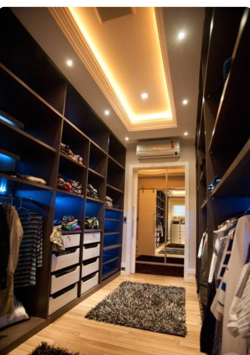 Большая открытая гардеробная комната с комбинированным наполнением Новороссийск